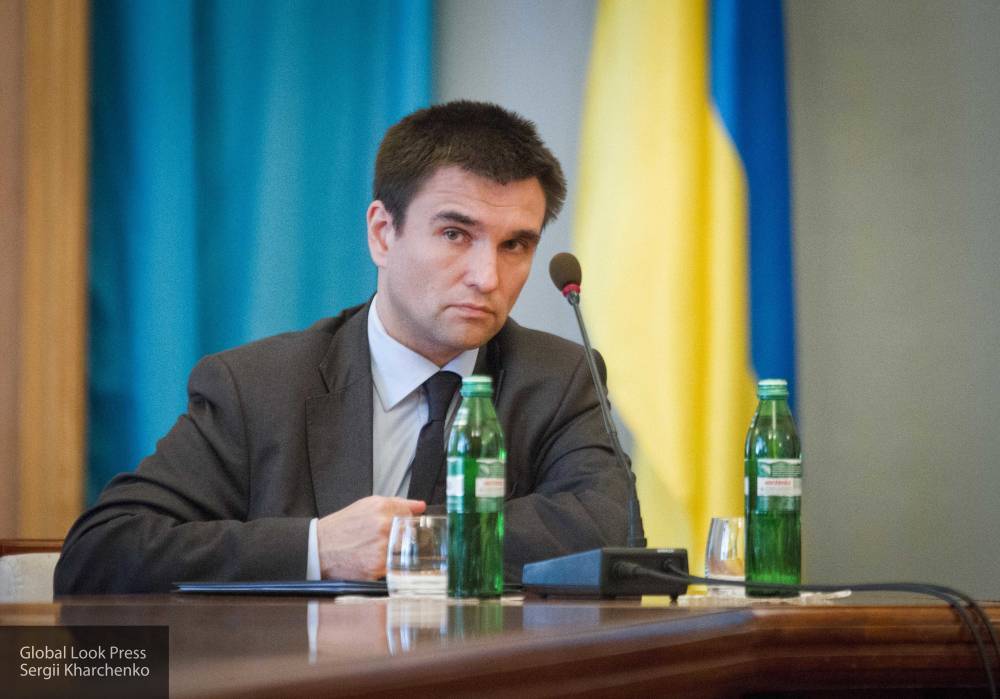 Климкин предсказал бегство половины украинцев за границу