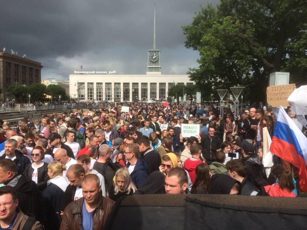 Участники митинга в Петербурге назвали «либералов» позором России