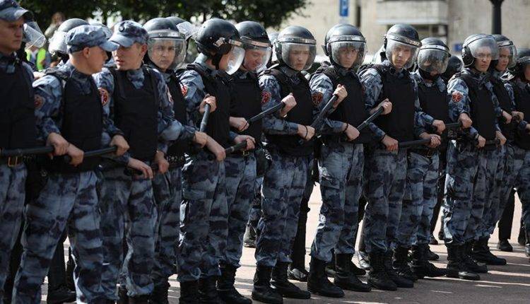 На несогласованной акции в Москве задержаны четверо подростков