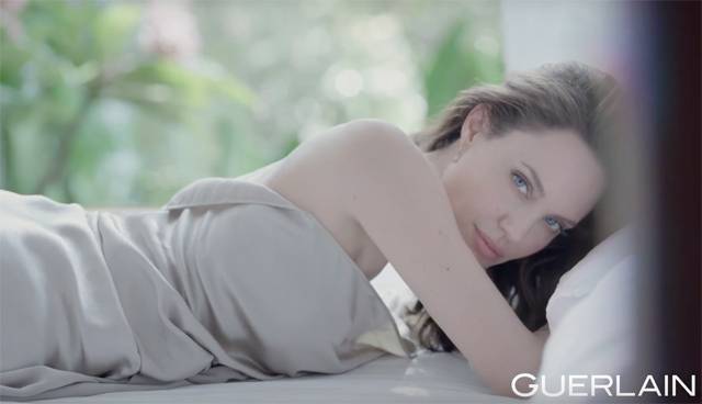 Вышла новая удивительно красивая реклама с Анджелиной Джоли