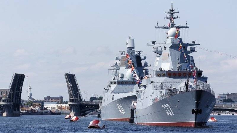 National Interest оценил мощь российского флота на параде ВМФ в Петербурге