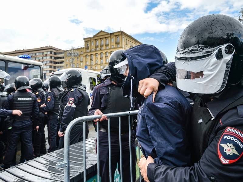 Полиция задержала двенадцать иностранцев во время акции в Москве
