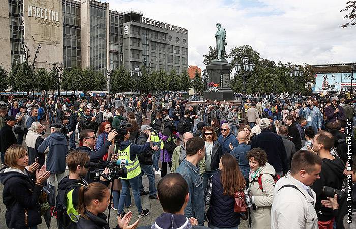 В Москве на акции оппозиции задержали около 600 человек
