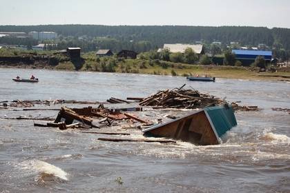 Уровень воды в реке Ия в Тулуне опустился ниже критической отметки