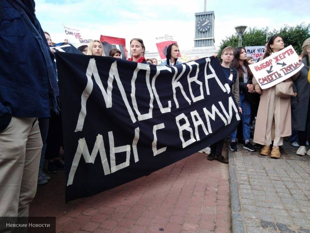 Либералы использовали участников митинга в защиту женщин в Петербурге в своих целях