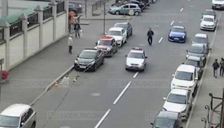 В Петербурге водитель угнал машину ГИБДД для погони за эвакуатором