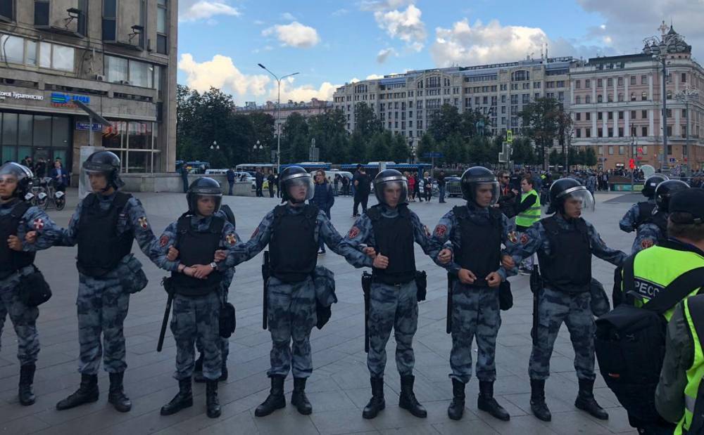 Массовые протесты в России: количество задержанных больше 800 человек