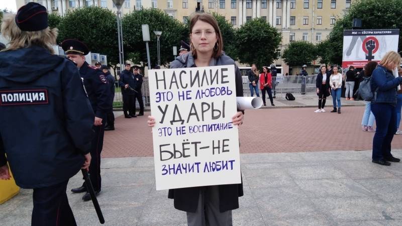 Митинг в поддержку сестер Хачатурян питерские либералы пытаются политизировать