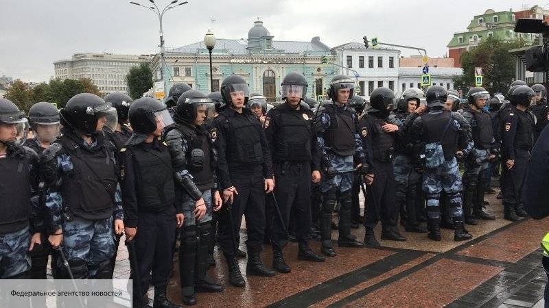 На незаконном митинге в Москве Росгвардия задержала разыскиваемого за экстремизм