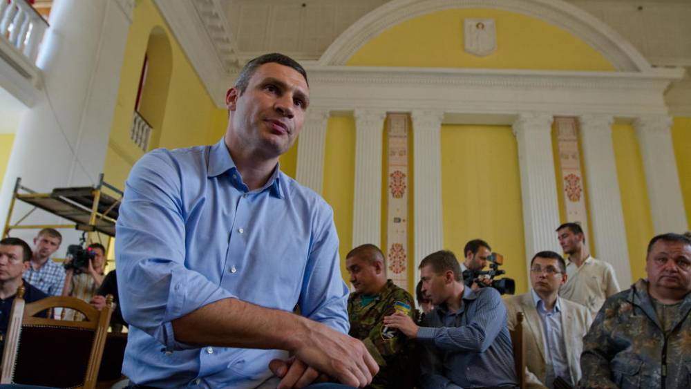 Побег или отпуск? В самый разгар скандала с офисом Зеленского Кличко покинул Украину - украинские СМИ