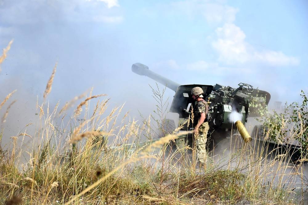 Украинские военные открыли огонь на линии соприкосновения в Донбассе
