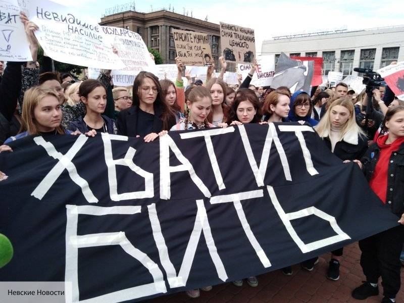«Оппозиция» использовала митинг в защиту женщин в Петербурге для своих политических целей