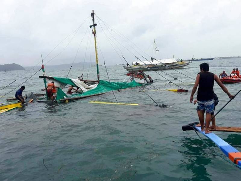 Число погибших при опрокидывании лодок на Филиппинах увеличилось до 26