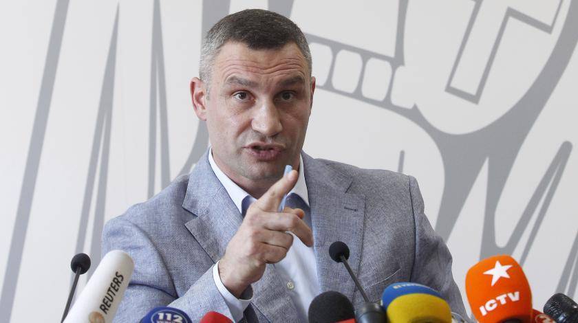 Кличко покинул Украину на фоне скандала с Зеленским
