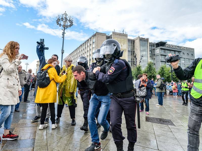 Силовики задержали ещё трёх участников массовых беспорядков в Москве