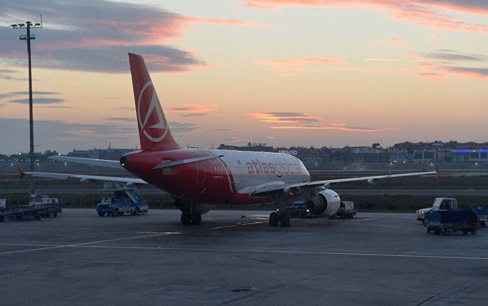 Скандальный рейс: туристы подрались на борту самолета Стамбул-Екатеринбург