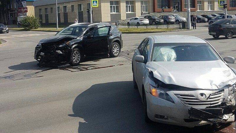 В Сургуте водитель Mercedes устроил ДТП и скрылся – РИА «7 новостей»