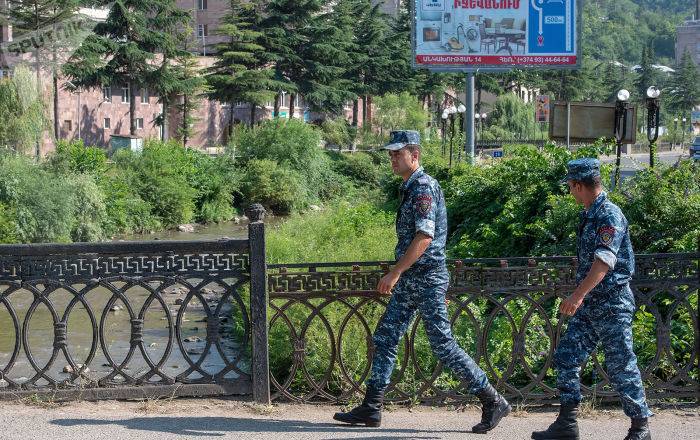 Имели право на рукопашную: полиция Армении ответила на обвинения в избиении брата Шши Мело