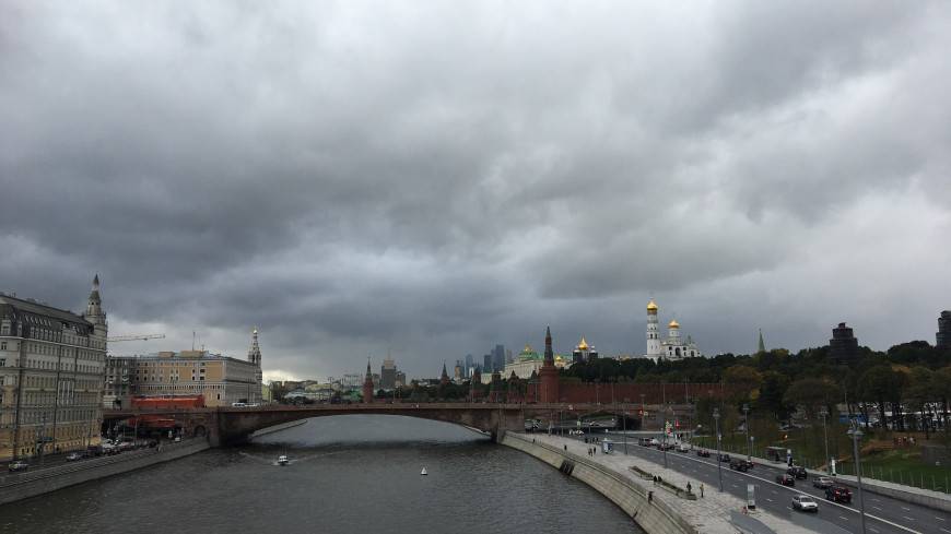 Все еще не норма: москвичей в воскресенье ждут дожди и низкое давление