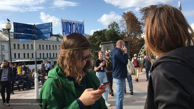 Член ОП Москвы рассказал о плане "оппозиции" завлечь  прохожих на московские митинги