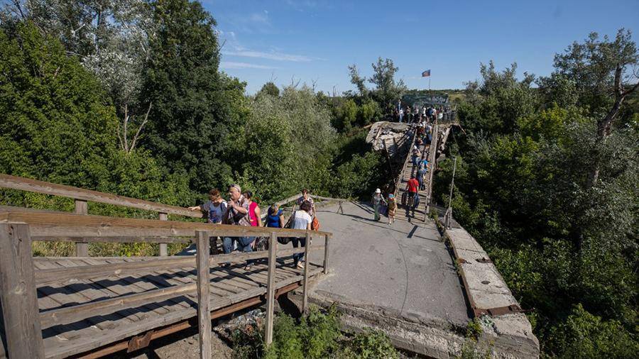 Киев объяснил отсрочку ремонта моста в станице Луганской