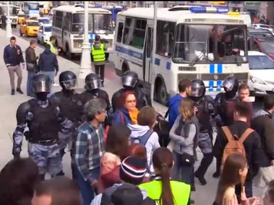 Посольство РФ: британские СМИ нарушили принцип беспристрастности, освещая московские митинги