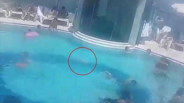 Видео: 47 секунд под водой – как спасали годовалую девочку в бассейне отеля в Тель-Авиве