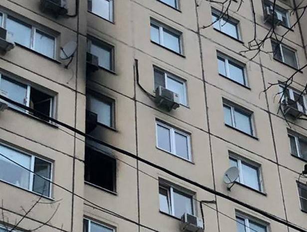 Cотрудники Росгвардии спасли семью из горящей квартиры
