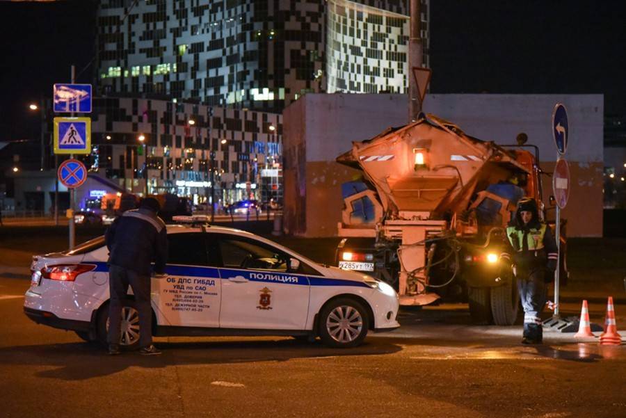Три человека пострадали в ДТП с грузовиком на востоке Москвы