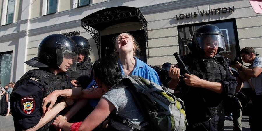 Во время протестов в Москве задержали более 50 несовершеннолетних