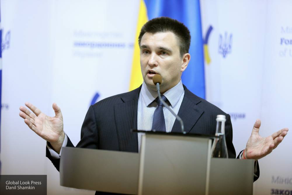 Климкин заявил, что скоро половина населения Украины сбежит за рубеж