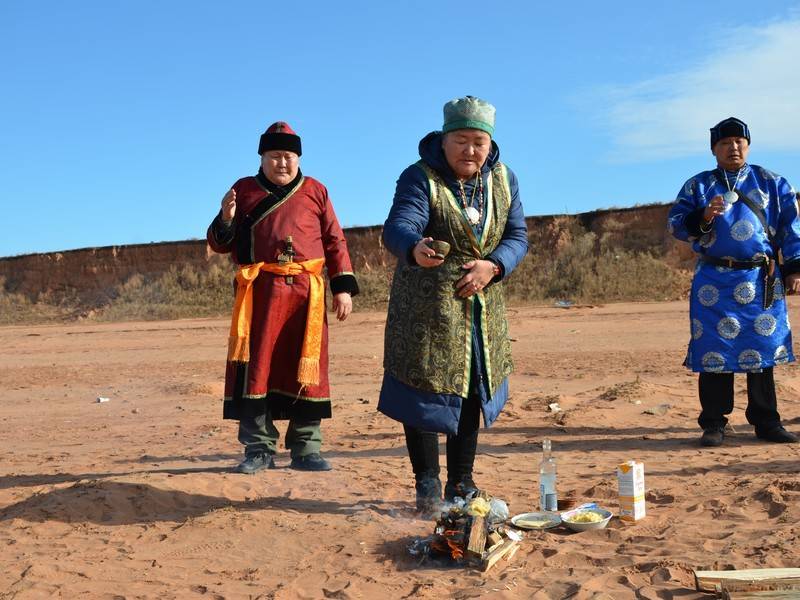 Шаманы провели ритуал призыва дождя на горящие леса Сибири