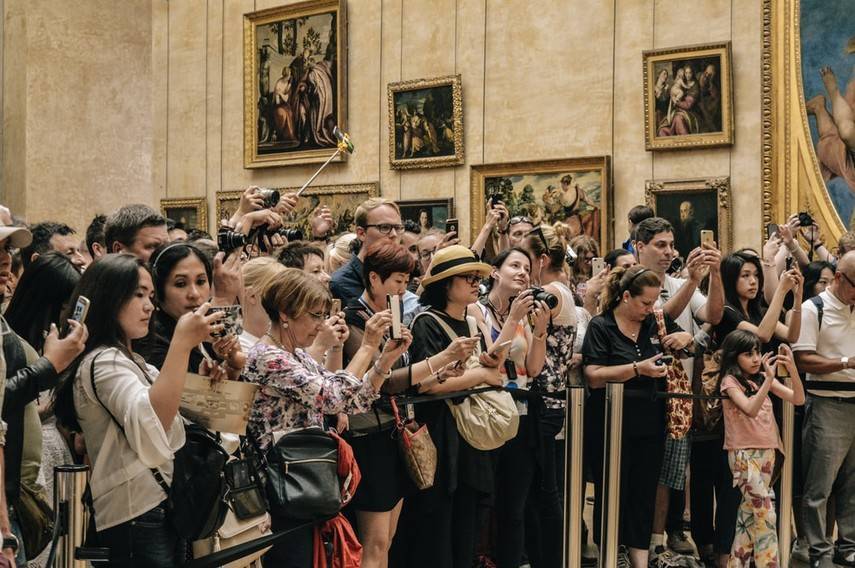 В Лувре творится хаос из-за перемещенной "Моны Лизы"