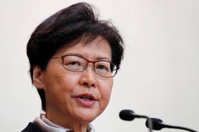 Глава администрации Гонконга не будет уходить в отставку на фоне протестов