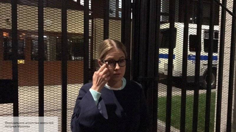 Мать студента, обвиняемого по делу о массовых беспорядках, вытолкала Соболь из зала суда
