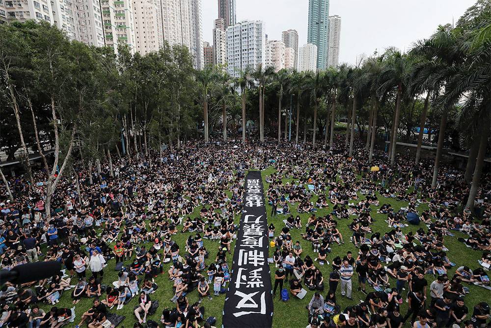 В Гонконге из-за протестов отменили больше 200 рейсов