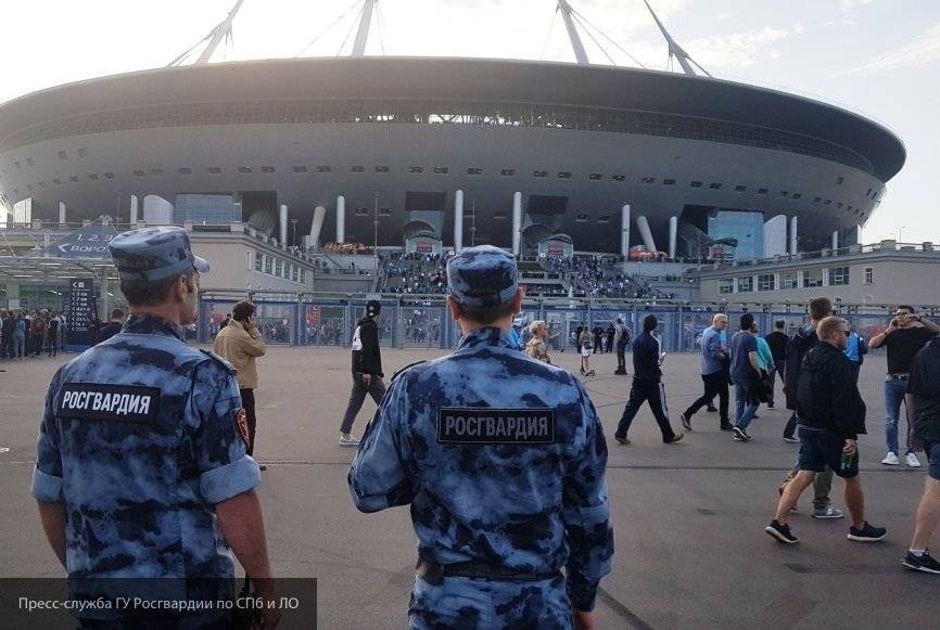 В Петербурге задержали мужчину, ударившего полицейского на футбольном стадионе