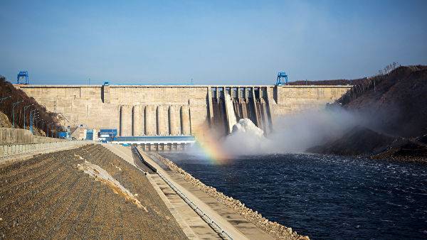 Бурейская ГЭС увеличила сбросы воды из-за паводка — Информационное Агентство "365 дней"