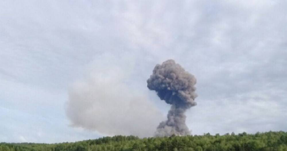 Момент взрыва в воинской части в Красноярском крае попал на видео.