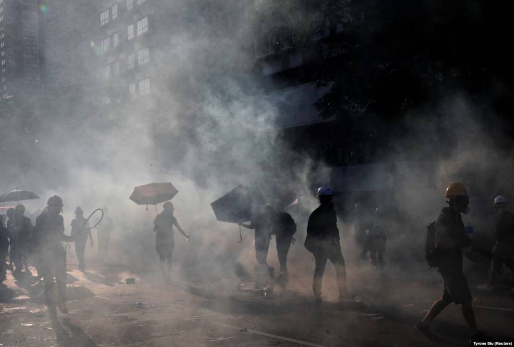 В Гонконге - всеобщая забастовка и новые столкновения с полицией