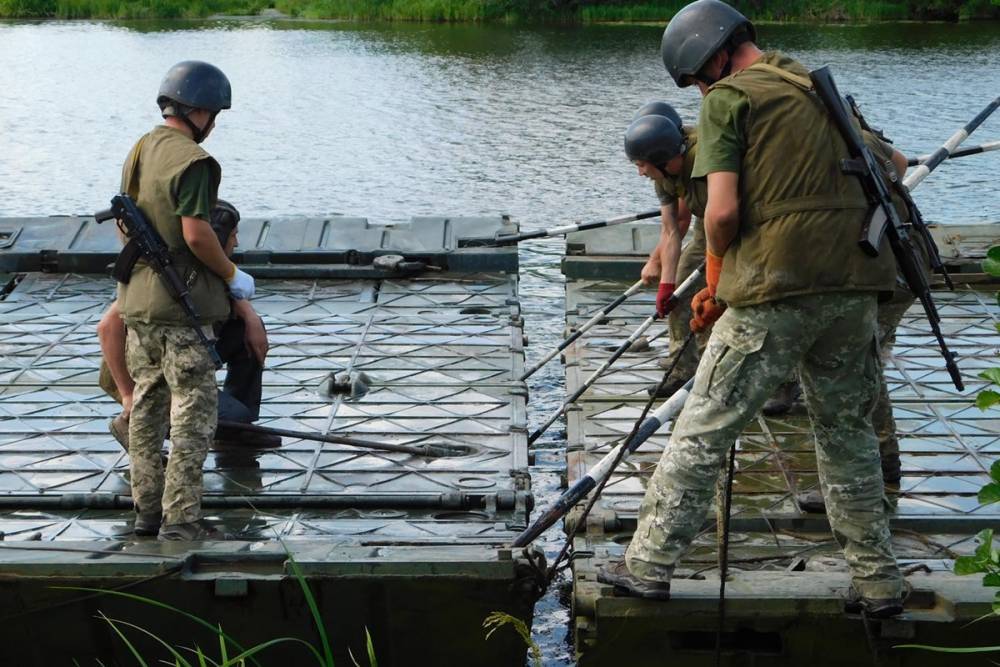 ВСУ провели учения по форсированию водных преград | Новороссия