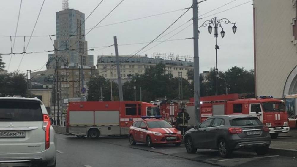 С Казанского вокзала в Москве эвакуировали сотни человек - "в целях безопасности"