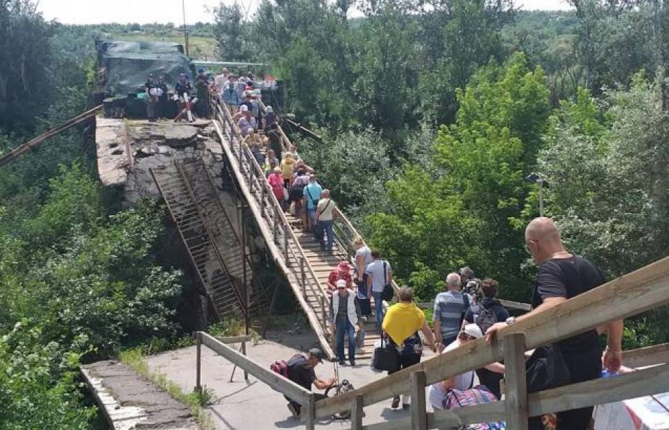 Украина нашла причину не начинать ремонт моста в Станице Луганской | Новороссия
