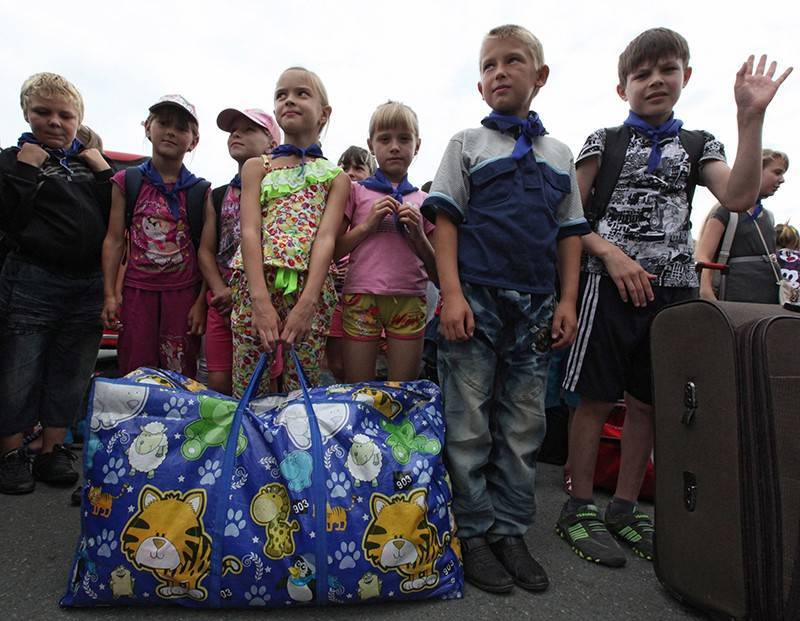 Детский лагерь эвакуировали из-за взрывов на складе боеприпасов