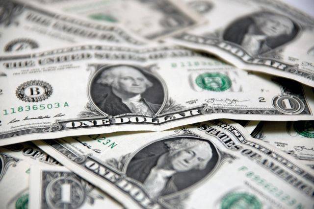 Курс доллара вырос до 65,32 рубля