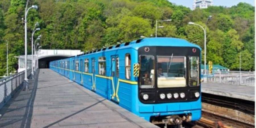 Еще одна станция метро Киева отказывается от жетонов