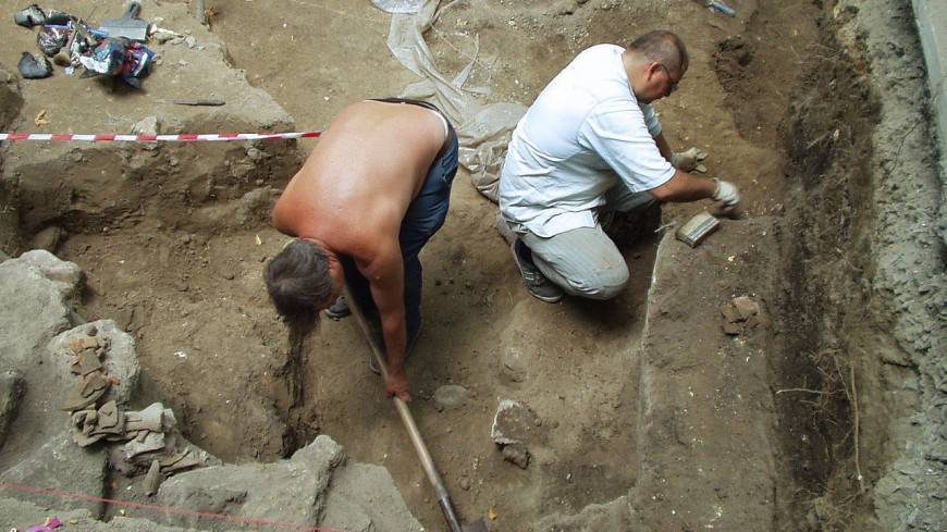 Археологи обнаружили в Сибири древний могильник с ножами и бусами