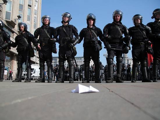 Мужчина, находившийся в федеральном розыске, попался на митинге в Москве