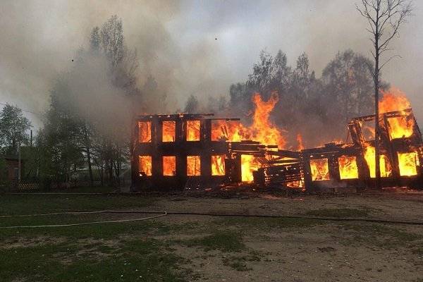 В ЦВО сообщили о распространении огня на военном складе в Красноярском крае