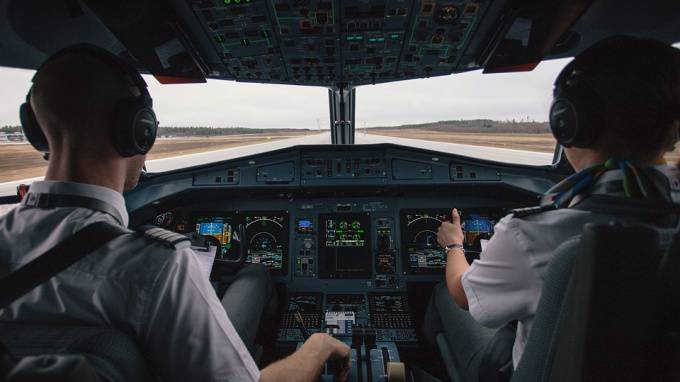 Женщина-пилот полностью оплатила долг в миллион рублей, чтобы вылететь за рубеж